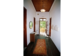 Grecia Chata Nea Kydonia, Exteriorul